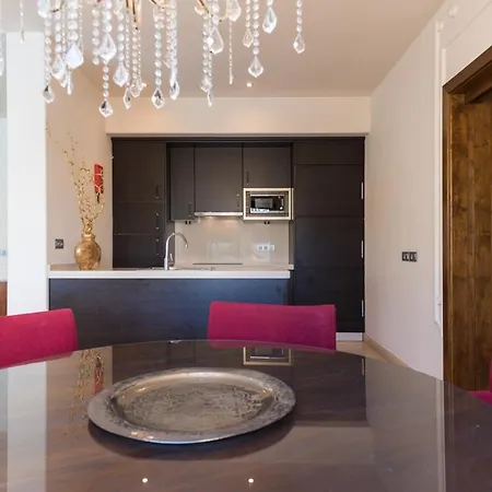 Puerto Del Carmen Sleeps 6 With Pool Air Con And Wifi Вілла