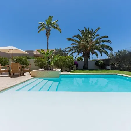 Puerto Del Carmen Sleeps 6 With Pool Air Con And Wifi * Пуерто-дель-Кармен