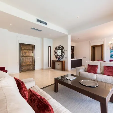 Вілла Puerto Del Carmen Sleeps 6 With Pool Air Con And Wifi